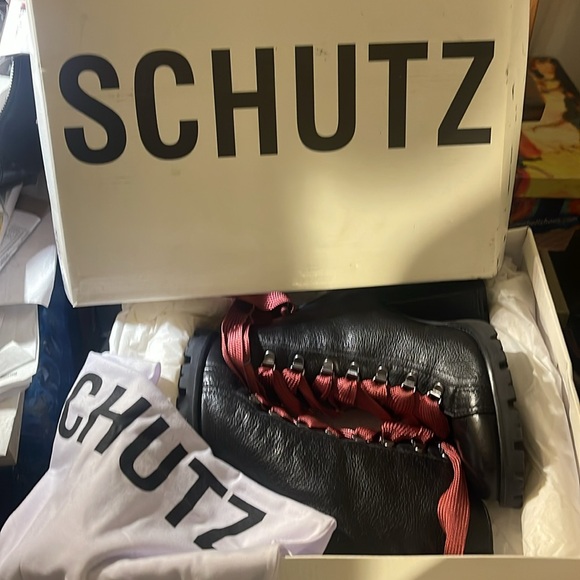 SCHUTZ original Woman’s “ZARA” black leather boot,with
Box & dust bag NEW - Picture 2 of 15